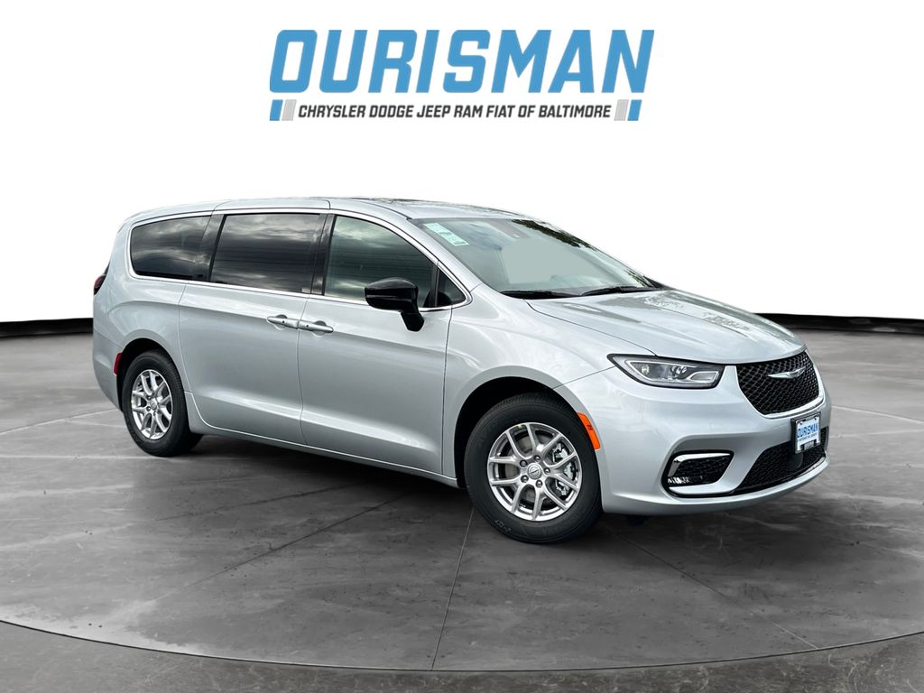 2026 Chrysler Pacifica Select's photo