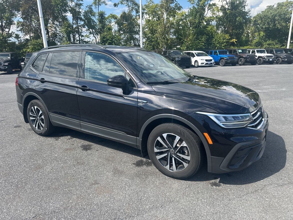 2023 Volkswagen Tiguan S photo 2