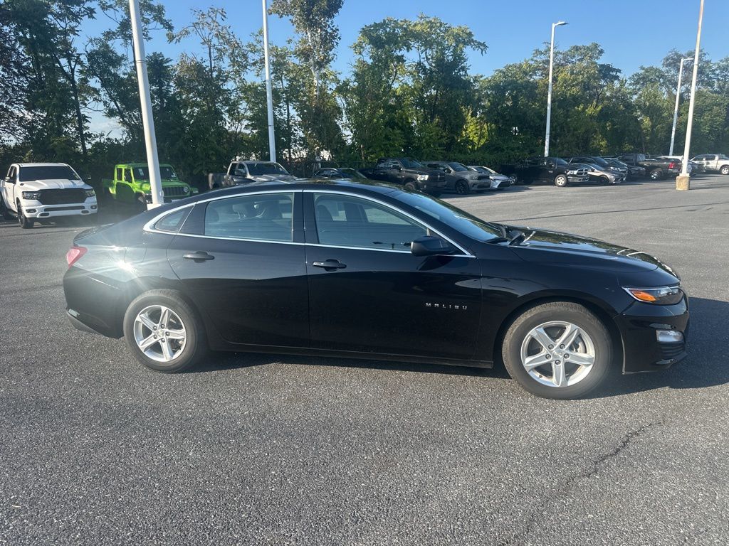 2022 Chevrolet Malibu 1LT photo 3