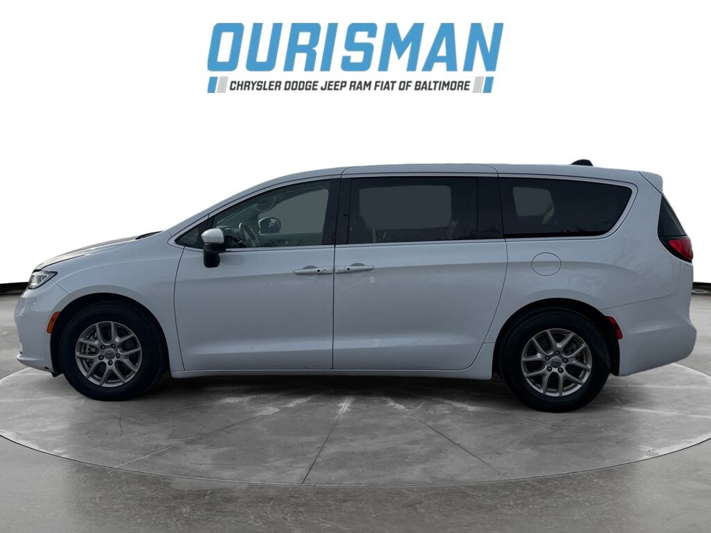 Used 2023 Chrysler Pacifica Touring L Van Passenger Van