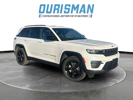 2023 Jeep Grand Cherokee Laredo SUV