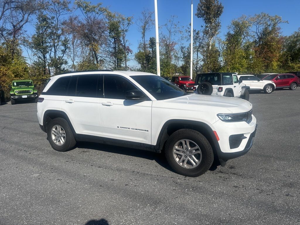 Used 2023 Jeep Grand Cherokee Laredo SUV