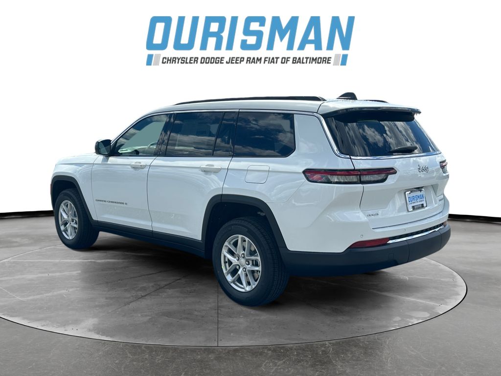 2025 Jeep Grand Cherokee Laredo photo 4