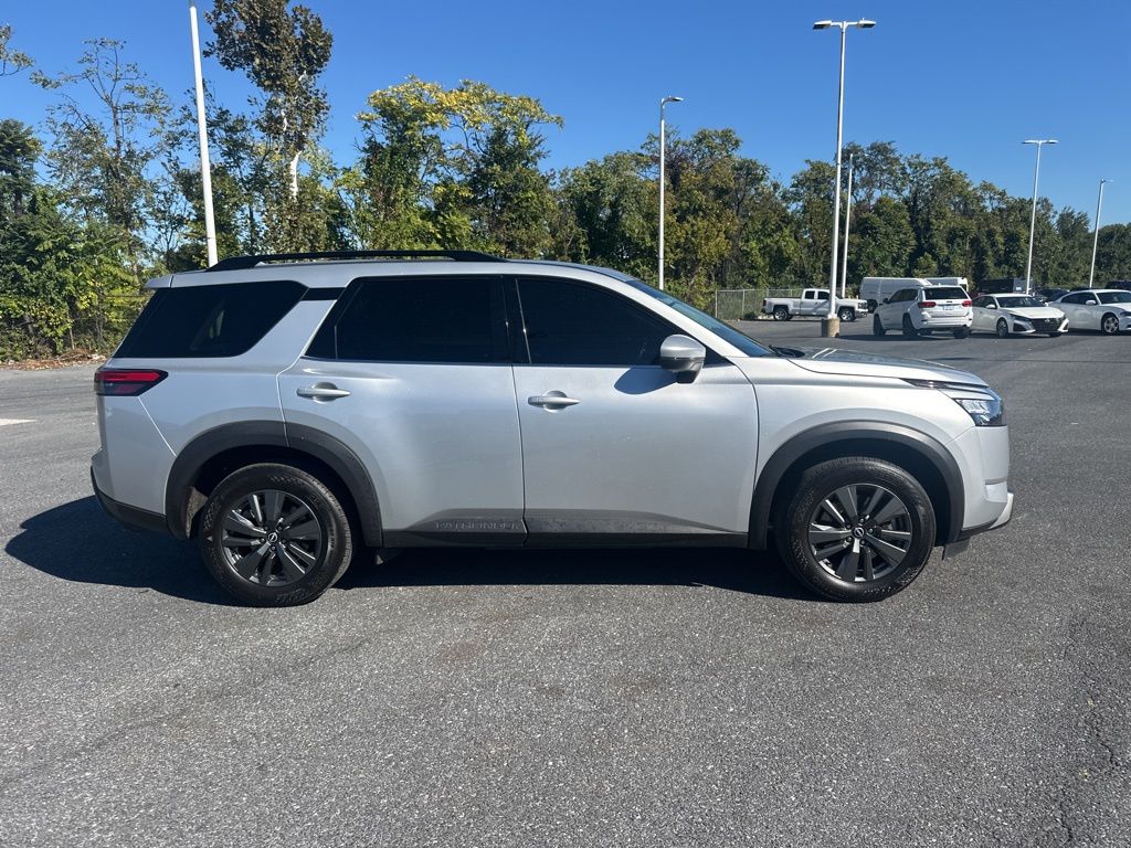 2024 Nissan Pathfinder SV photo 4