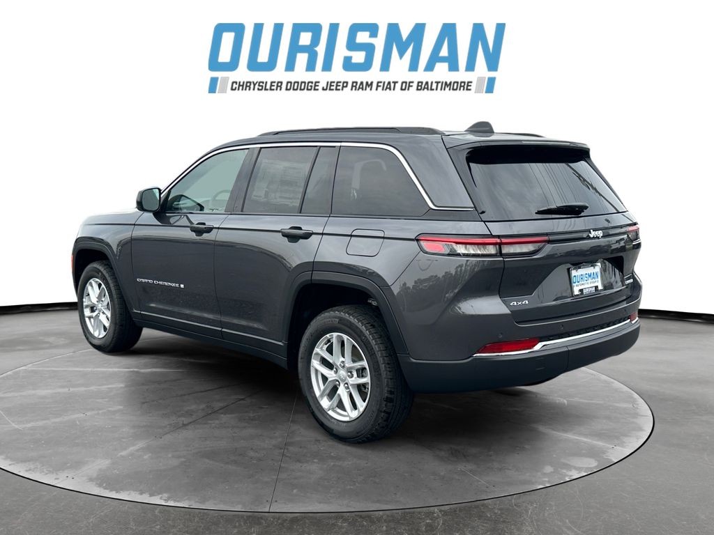 2025 Jeep Grand Cherokee Laredo photo 4