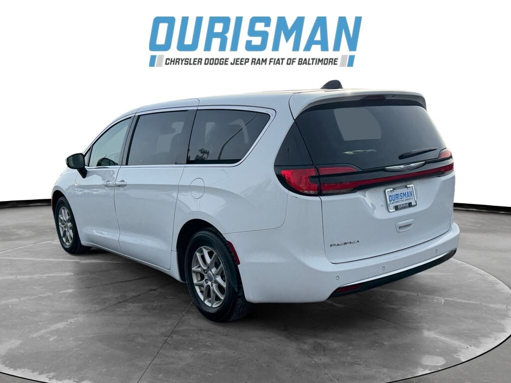 Used 2023 Chrysler Pacifica Touring L Van Passenger Van