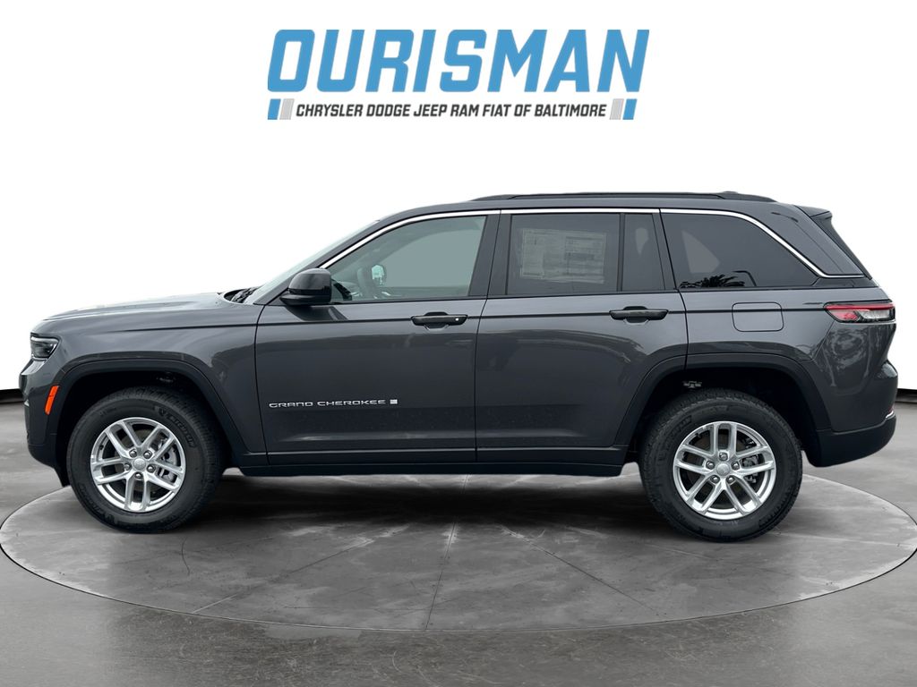 2025 Jeep Grand Cherokee Laredo photo 3