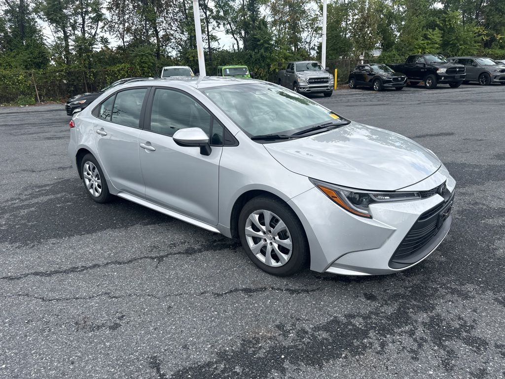 Used 2024 Toyota Corolla LE with VIN 5YFB4MDE6RP102593 for sale in Northfield, Minnesota