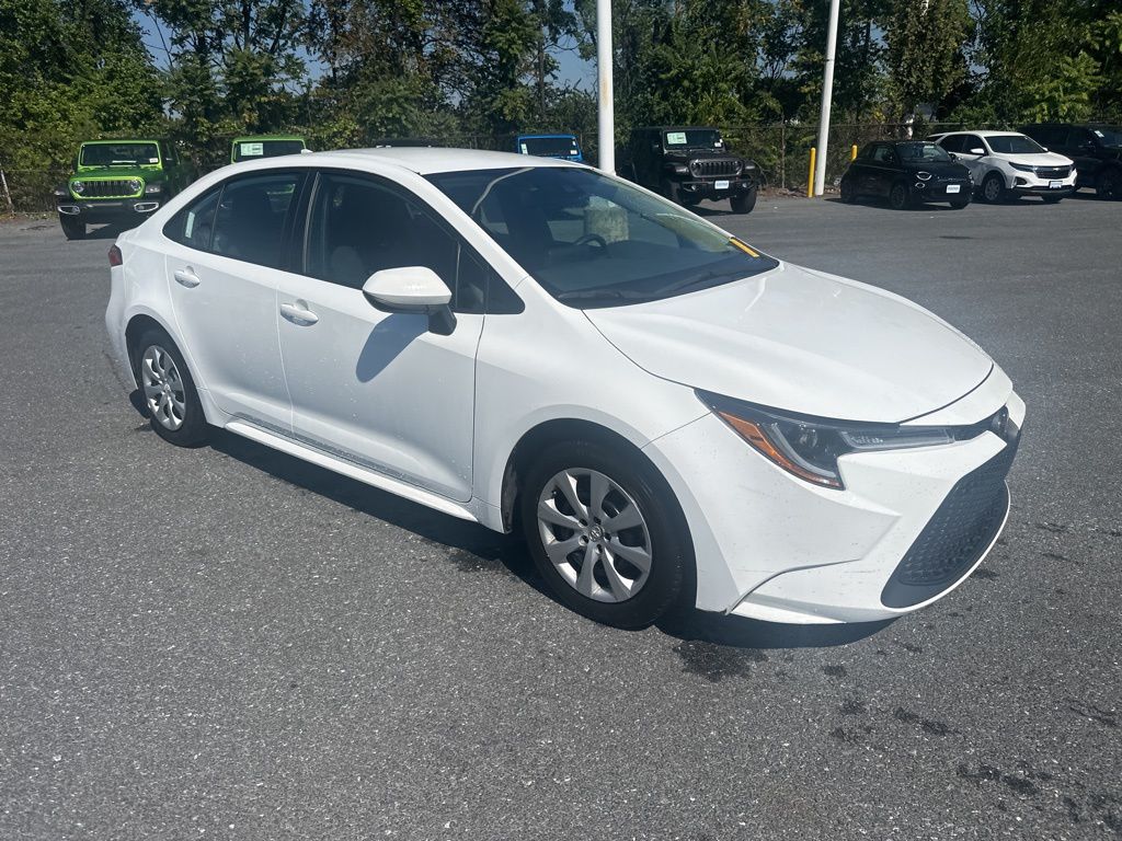 Used 2022 Toyota Corolla LE with VIN 5YFEPMAE4NP367810 for sale in Northfield, Minnesota