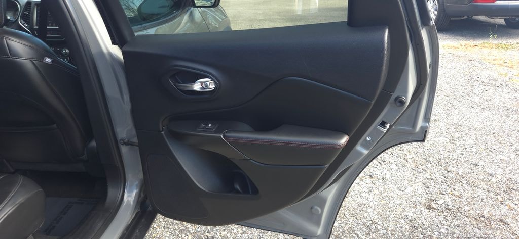 Used 2019 Jeep Cherokee Trailhawk SUV