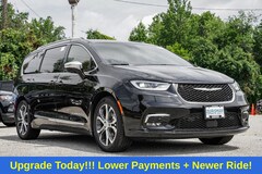 2025 Chrysler Pacifica PINNACLE Passenger Van