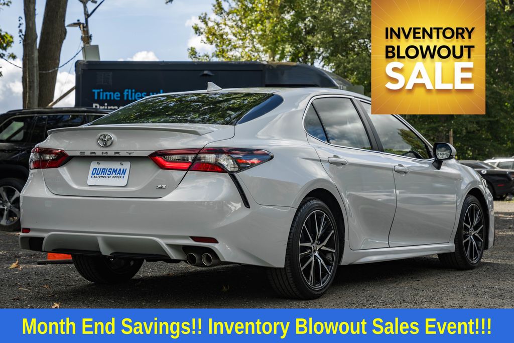 2022 Toyota Camry SE photo 4