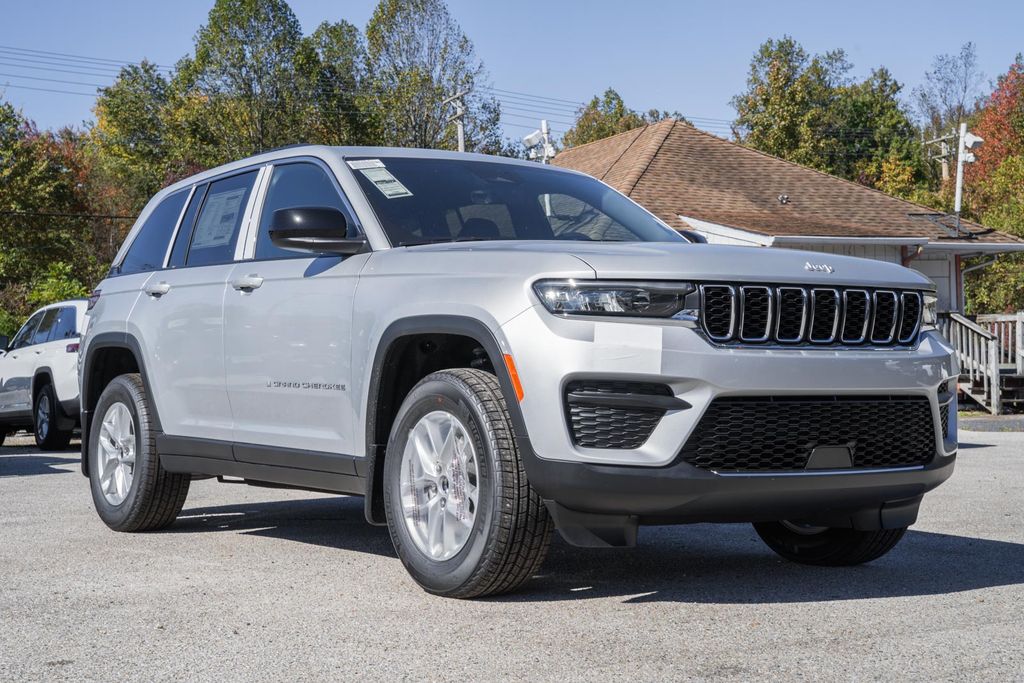 2025 Jeep Grand Cherokee Laredo's photo