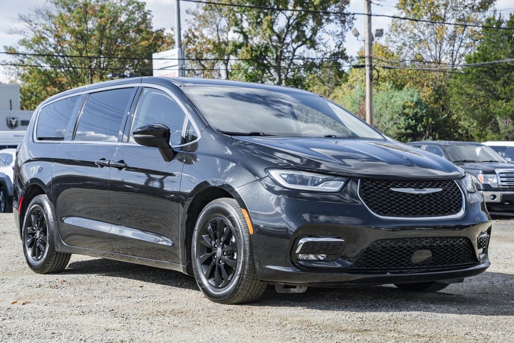 Used 2023 Chrysler Pacifica Hybrid Touring L Minivan/Van