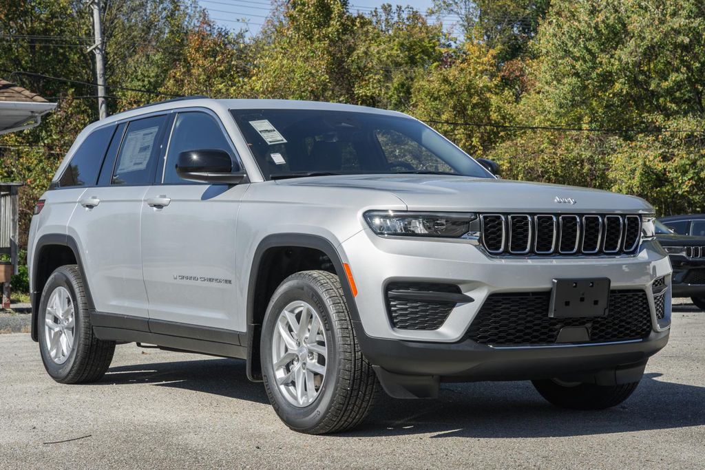 2025 Jeep Grand Cherokee Laredo's photo