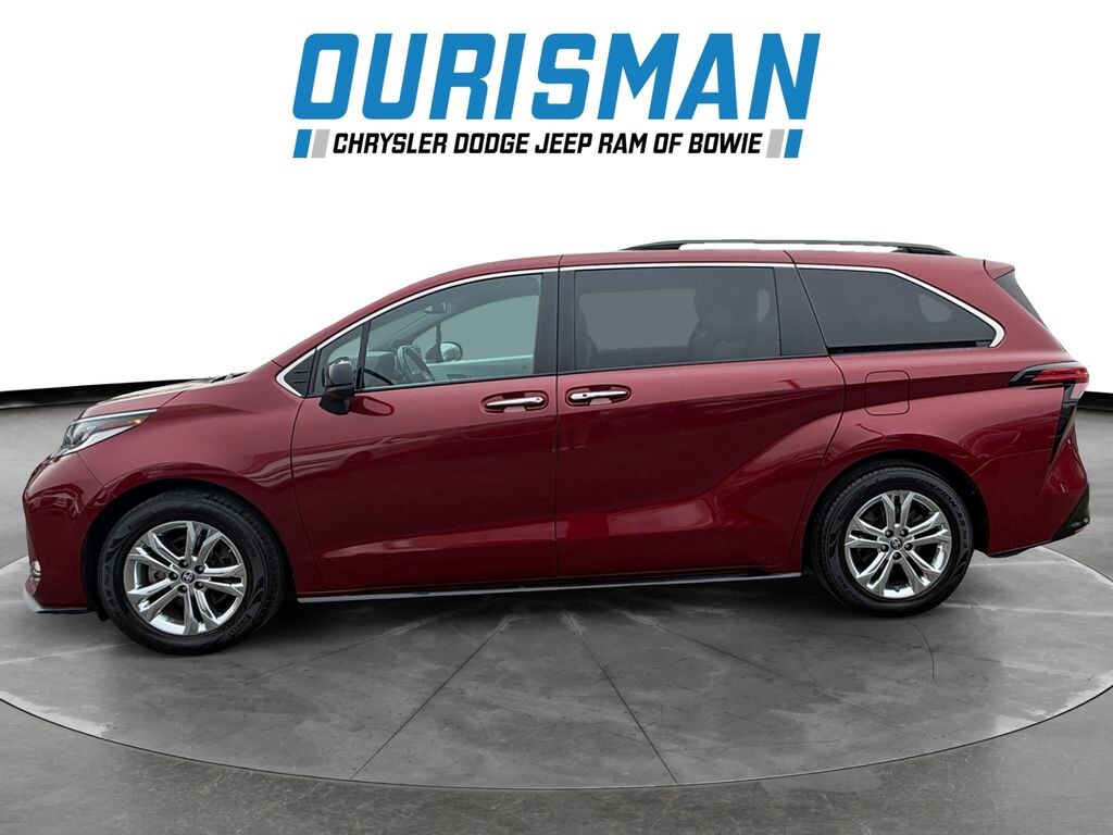 Used 2022 Toyota Sienna XSE Minivan/Van