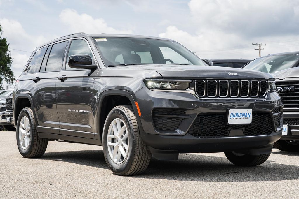 2025 Jeep Grand Cherokee Laredo's photo