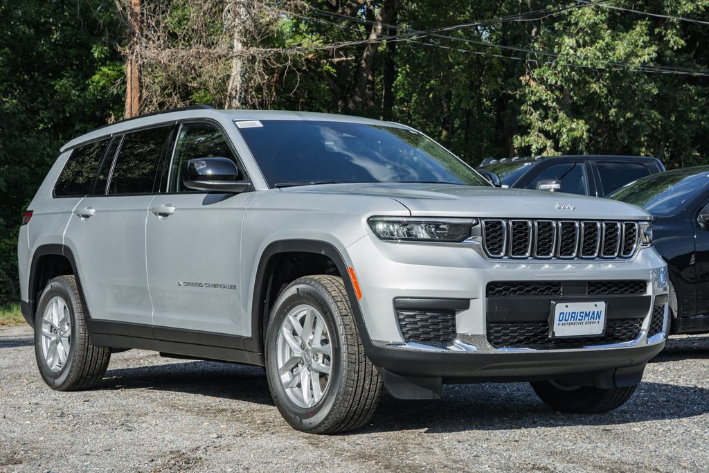 2025 Jeep Grand Cherokee L Laredo's photo