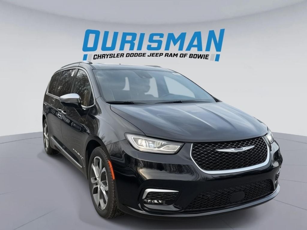 2026 Chrysler Pacifica Pinnacle's photo