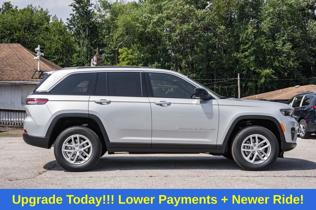 2025 Jeep Grand Cherokee Laredo X photo 3
