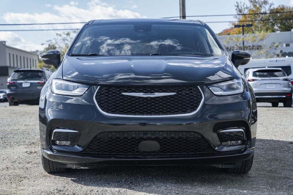 Used 2023 Chrysler Pacifica Hybrid Touring L Minivan/Van