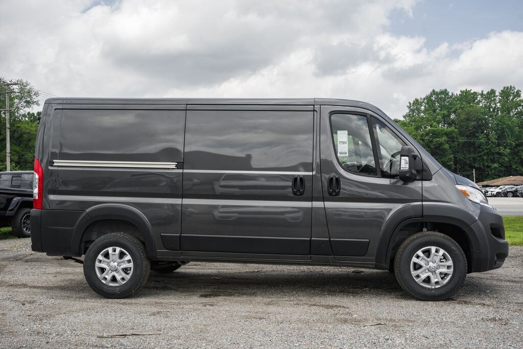 New 2025 Ram ProMaster PROMASTER 1500 SLT CARGO VAN LOW ROOF 136' WB Cargo Van