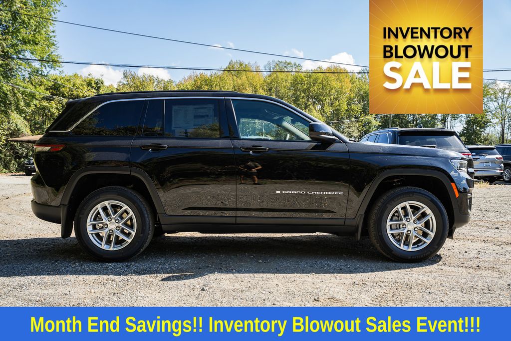 2025 Jeep Grand Cherokee Laredo photo 3