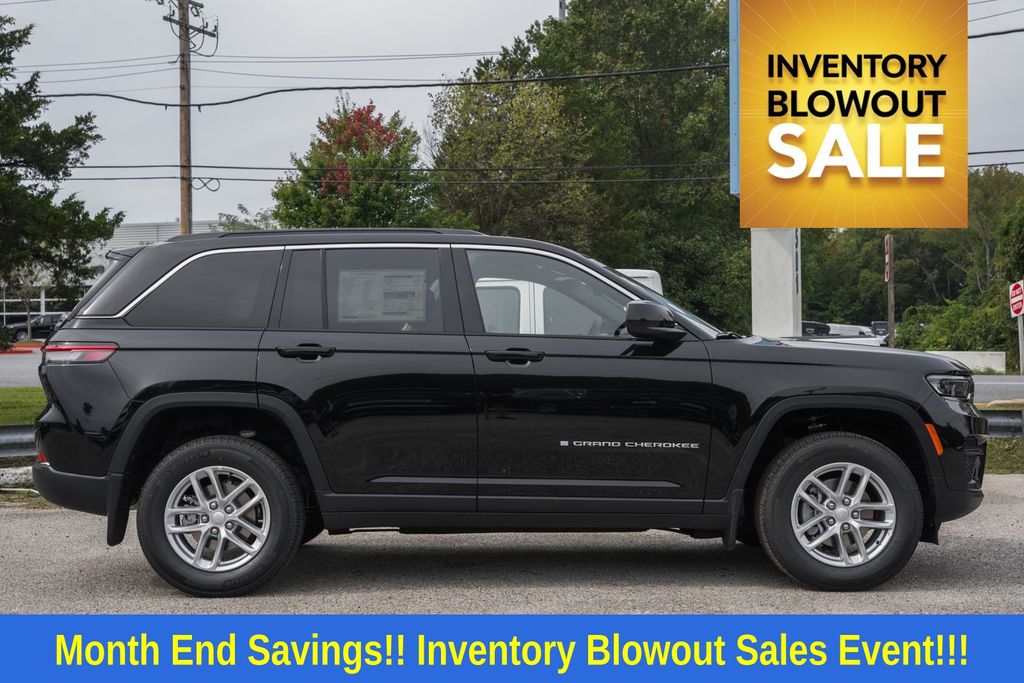 2025 Jeep Grand Cherokee Laredo photo 3