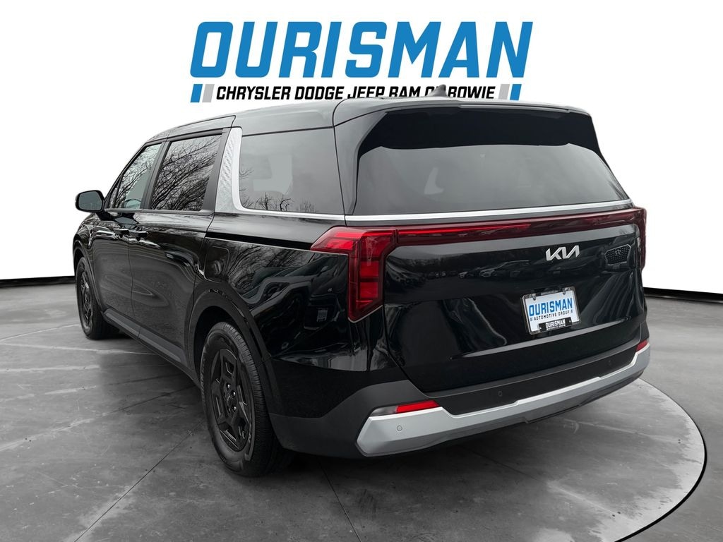 Used 2025 Kia Carnival LXS Minivan/Van