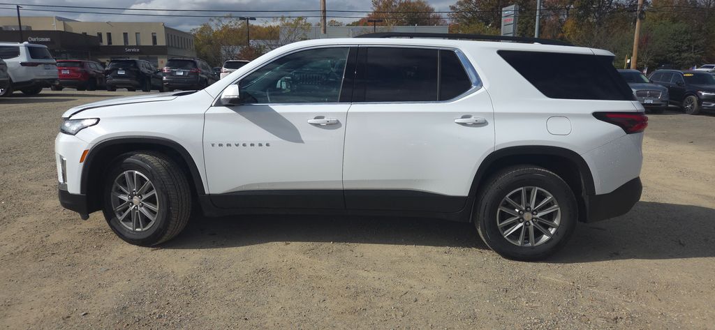 2023 Chevrolet Traverse Leather photo 2