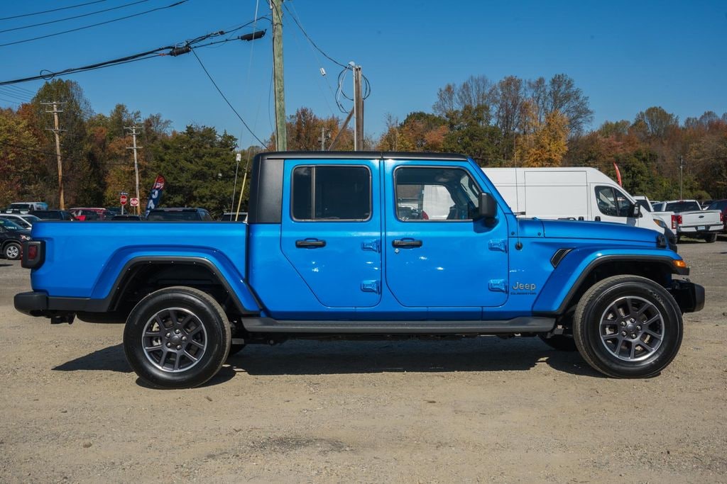 Used 2022 Jeep Gladiator Overland Truck