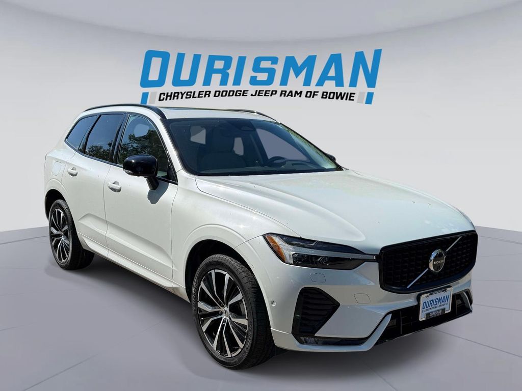 2024 Volvo XC60 B5 Plus Dark Theme AWD's photo
