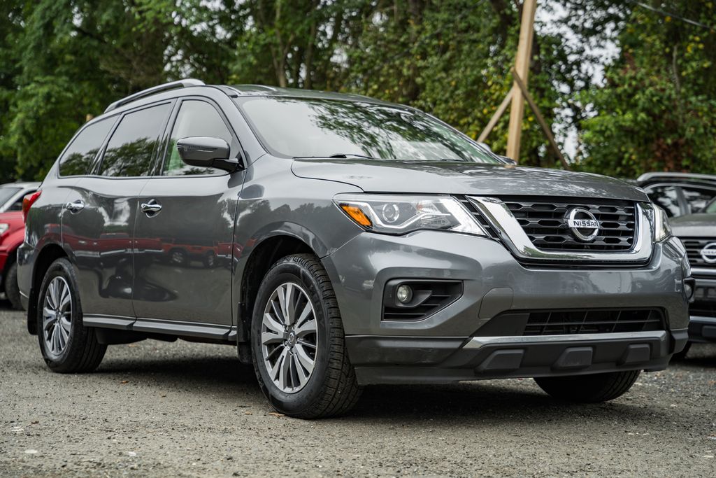 2020 Nissan Pathfinder SV's photo