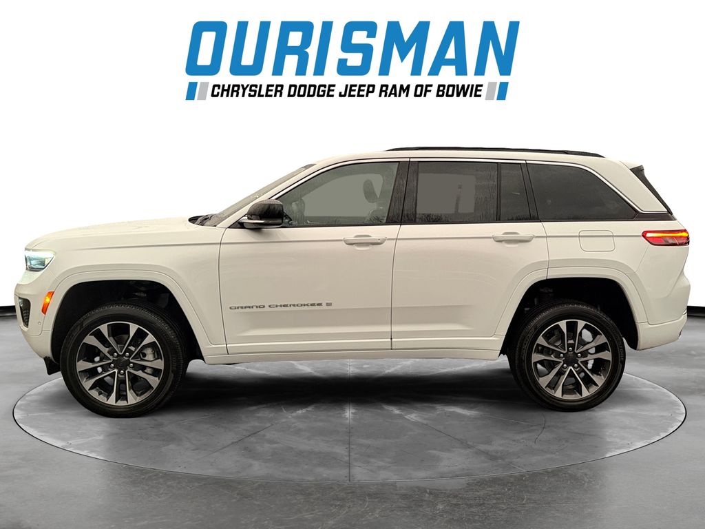 2024 Jeep Grand Cherokee Overland photo 3