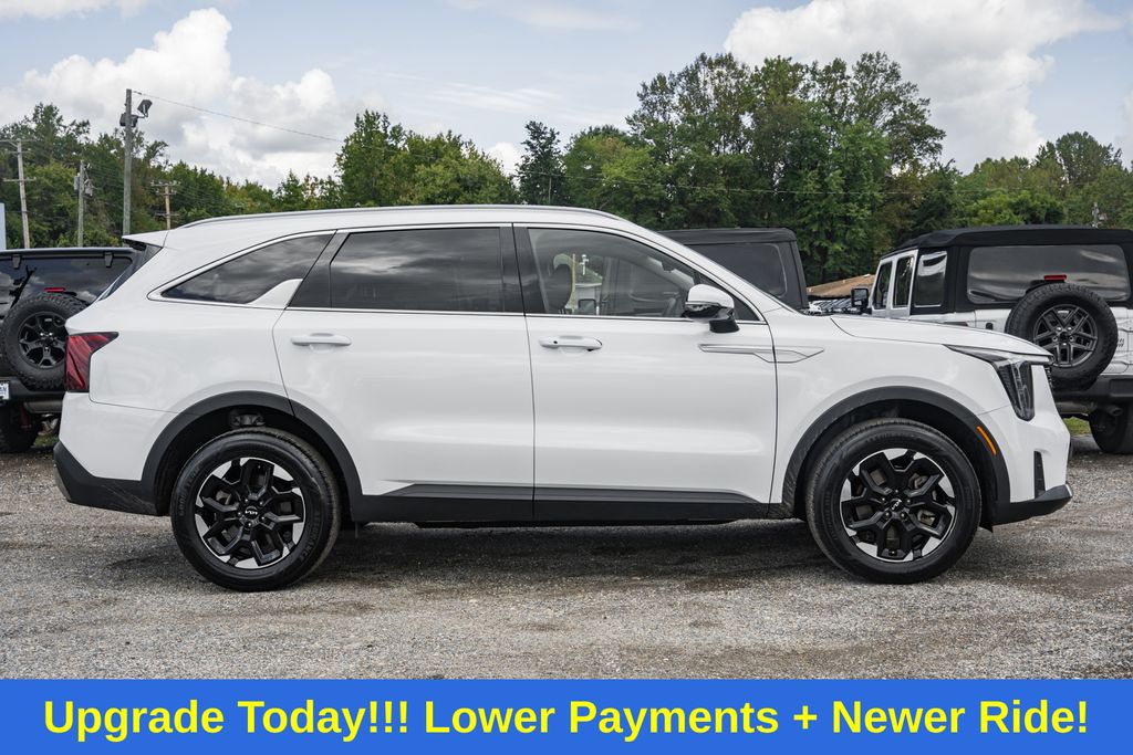 2024 Kia Sorento S photo 3