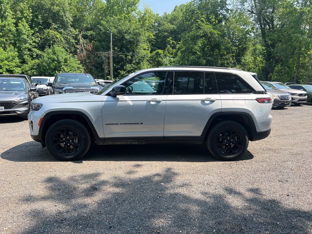 Used 2024 Jeep Grand Cherokee Altitude with VIN 1C4RJHAG5RC108544 for sale in Bowie, MD