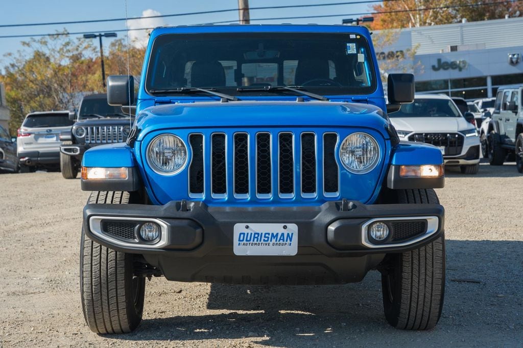 Used 2022 Jeep Gladiator Overland Truck