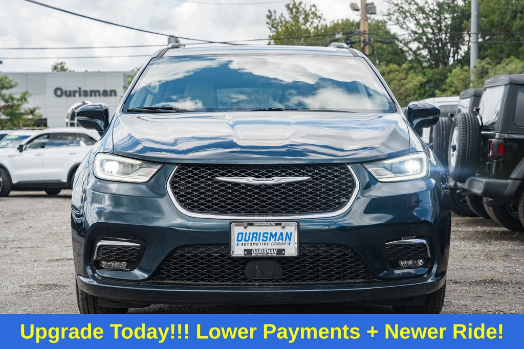 2021 Chrysler Pacifica Touring L photo 2