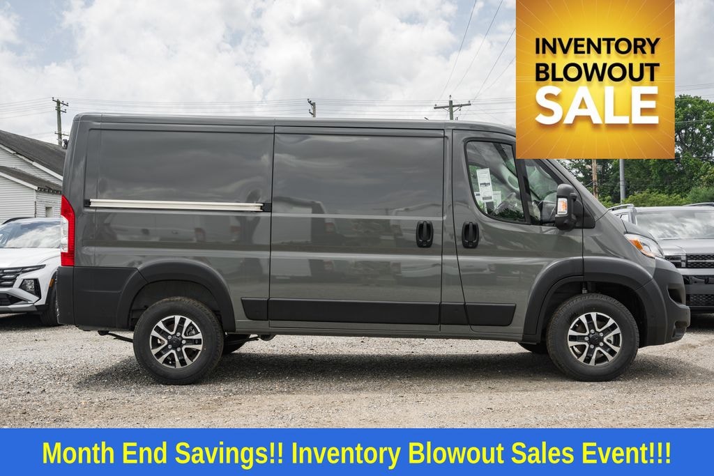 New 2025 Ram ProMaster PROMASTER 3500 SLT CARGO VAN LOW ROOF 136' WB Cargo Van