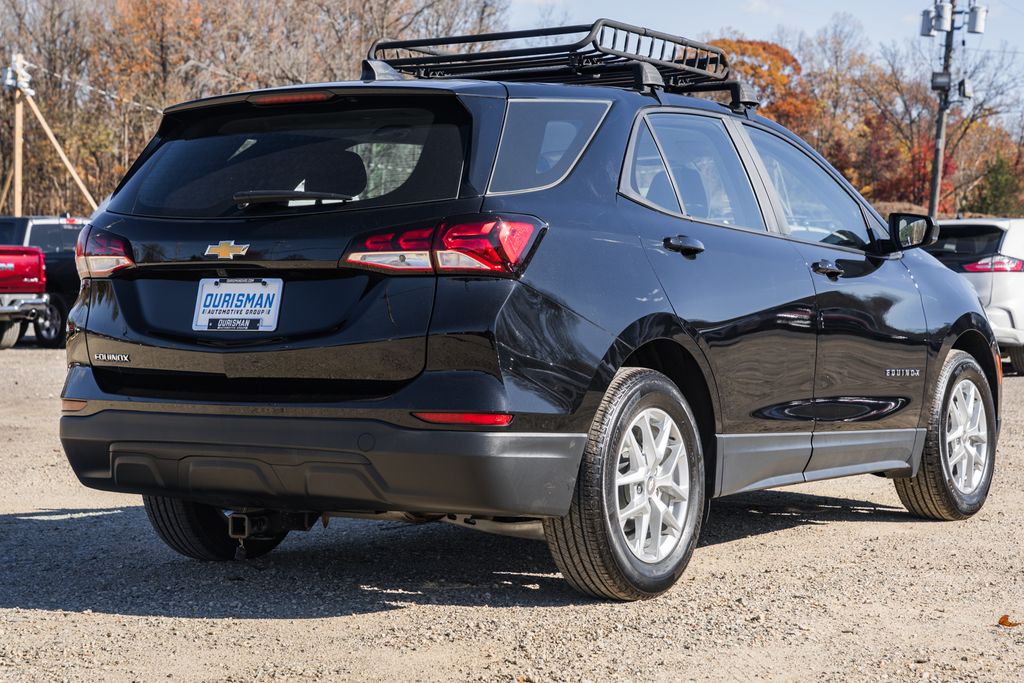 2023 Chevrolet Equinox LS photo 2