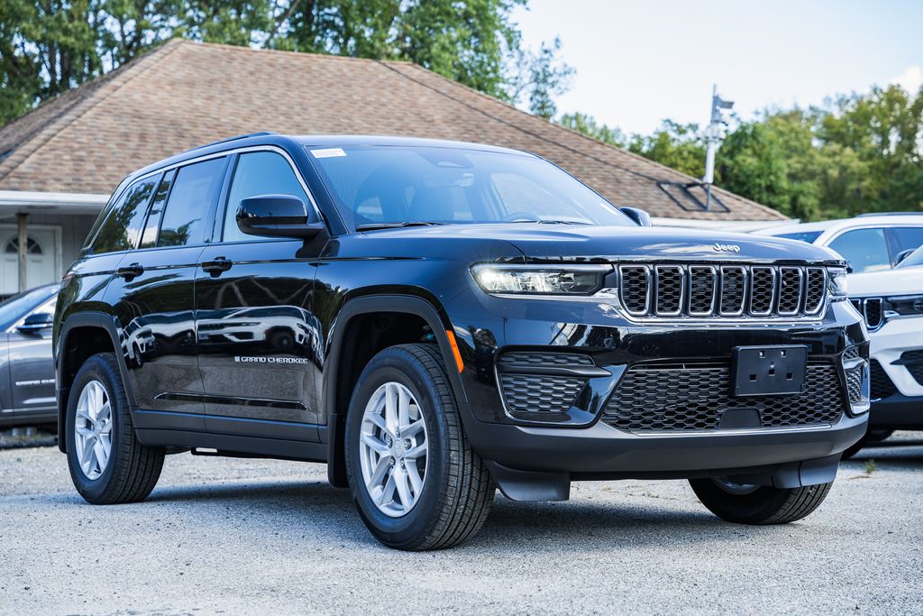2025 Jeep Grand Cherokee Laredo's photo