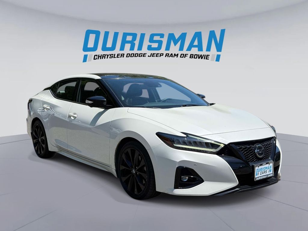 2022 Nissan Maxima SR's photo