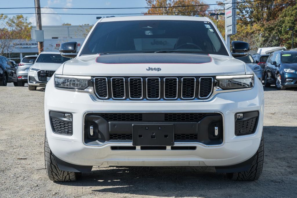 2024 Jeep Grand Cherokee Overland photo 2