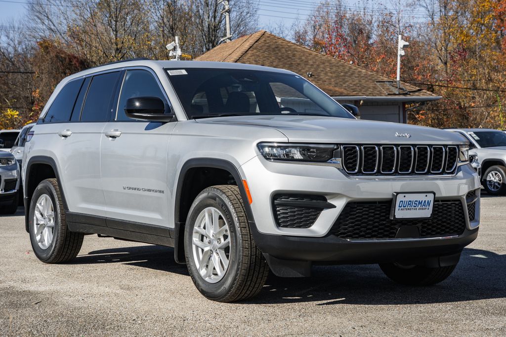 2025 Jeep Grand Cherokee Laredo's photo