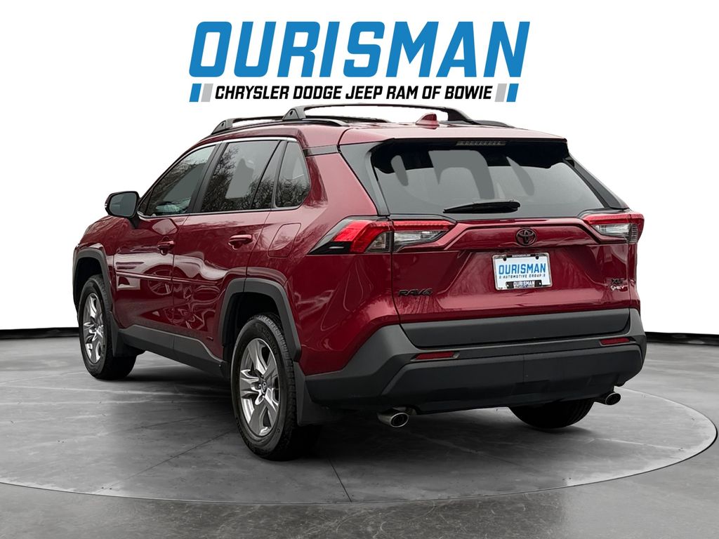 2025 Toyota RAV4 Hybrid XLE photo 4