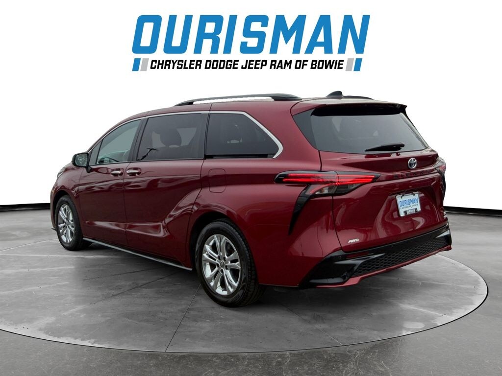 Used 2022 Toyota Sienna XSE Minivan/Van