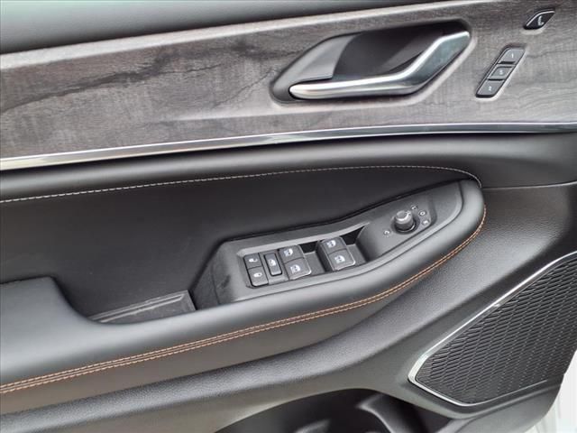 2025 Jeep Grand Cherokee L Overland - Photo 12