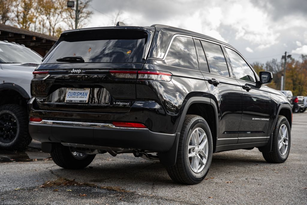 2025 Jeep Grand Cherokee Laredo photo 3