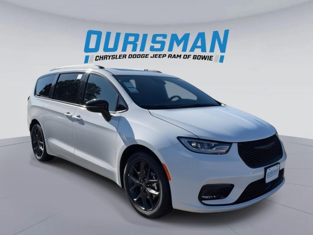 2026 Chrysler Pacifica Limited's photo