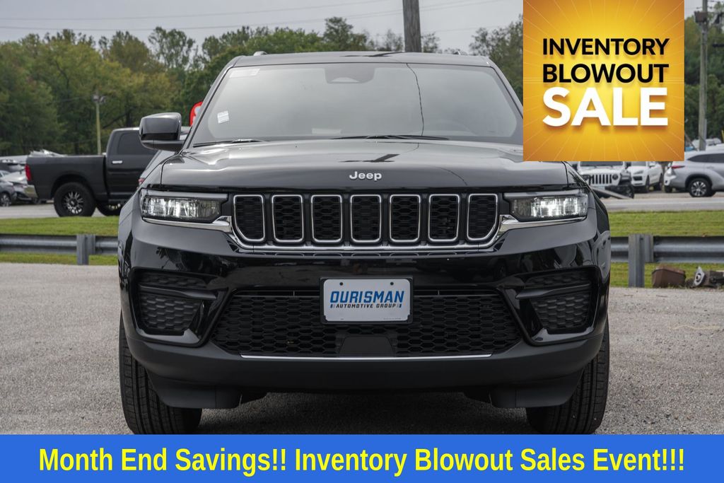 2025 Jeep Grand Cherokee Laredo photo 2